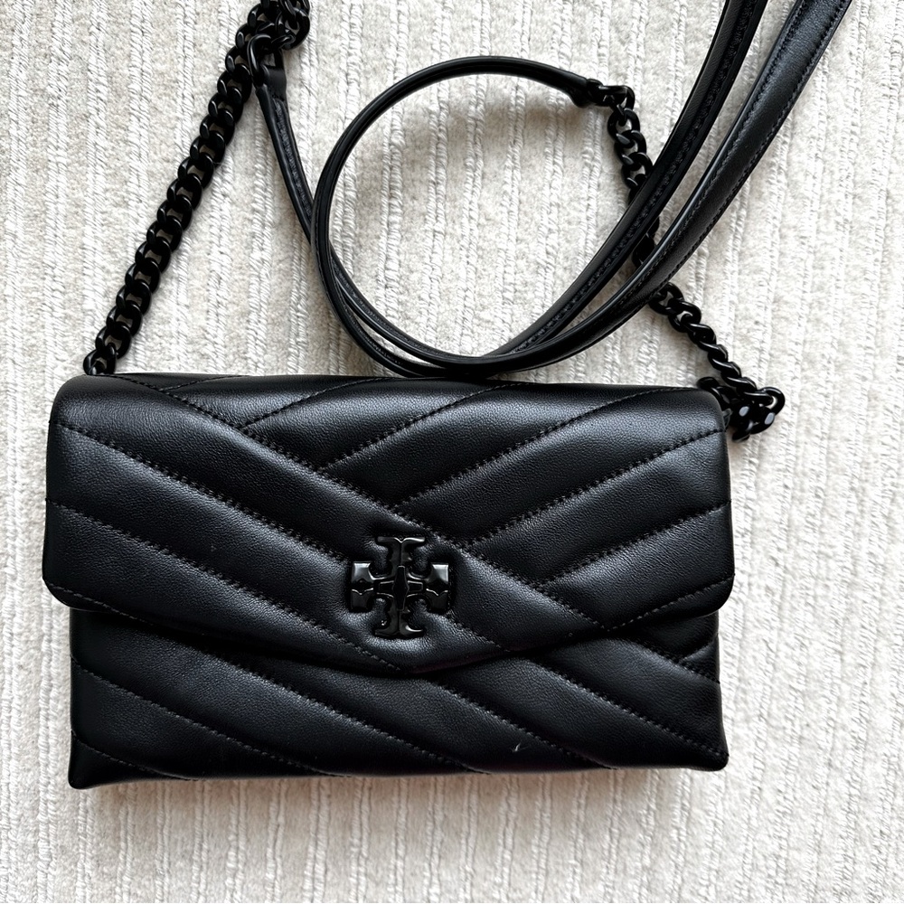Tory Burch Kira Chevron powder coated chain wallet bag. Like new!